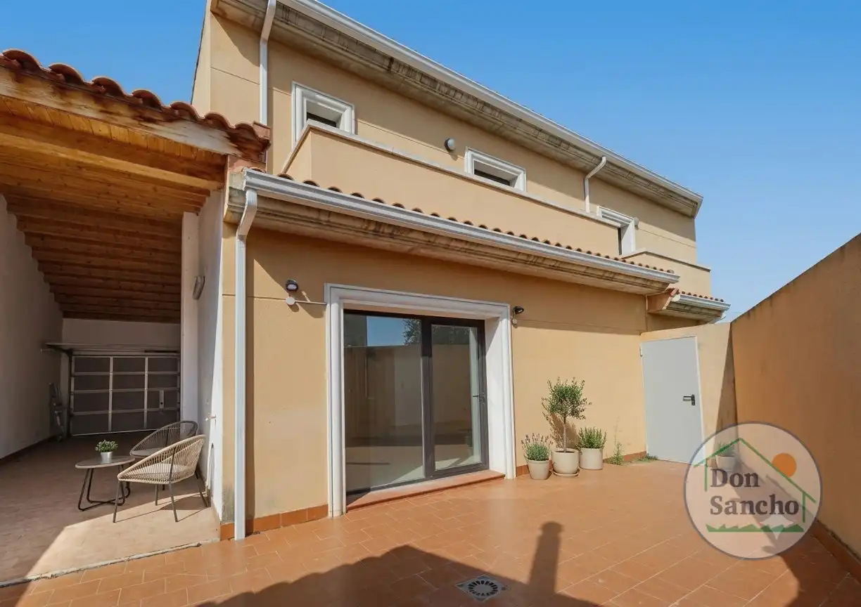 Vista exterior de Casa adosada en venta en Mucientes con Calefacción, Terraza y Balcón