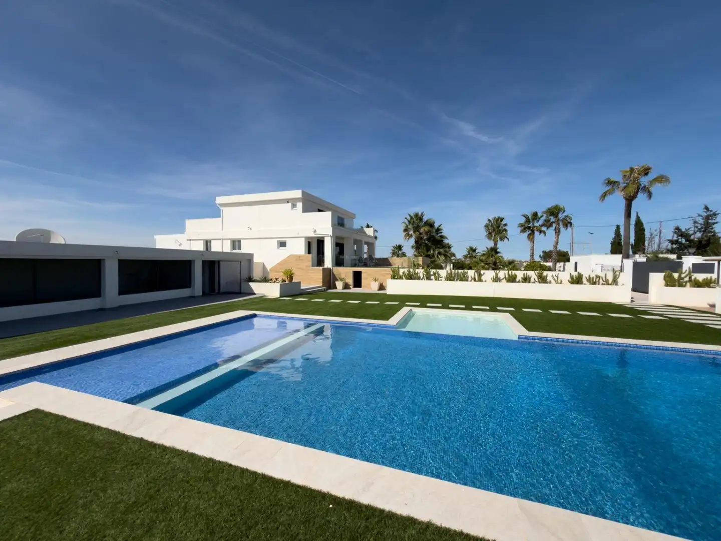 Piscina de Casa o xalet en venda en Los Montesinos amb Aire condicionat, Calefacció i Jardí privat