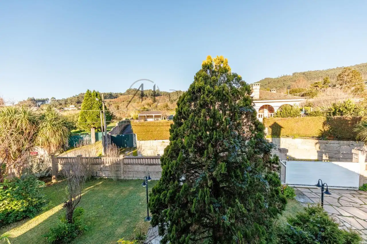 Jardí de Casa o xalet en venda en Nigrán amb Calefacció, Jardí privat i Terrassa