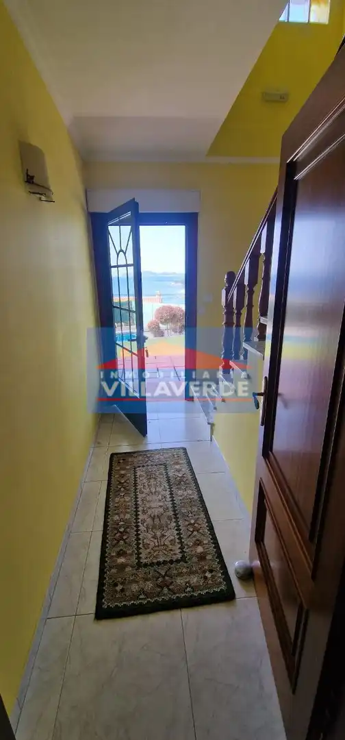 Casa o xalet en venda en Cangas  amb Calefacció, Terrassa i Traster