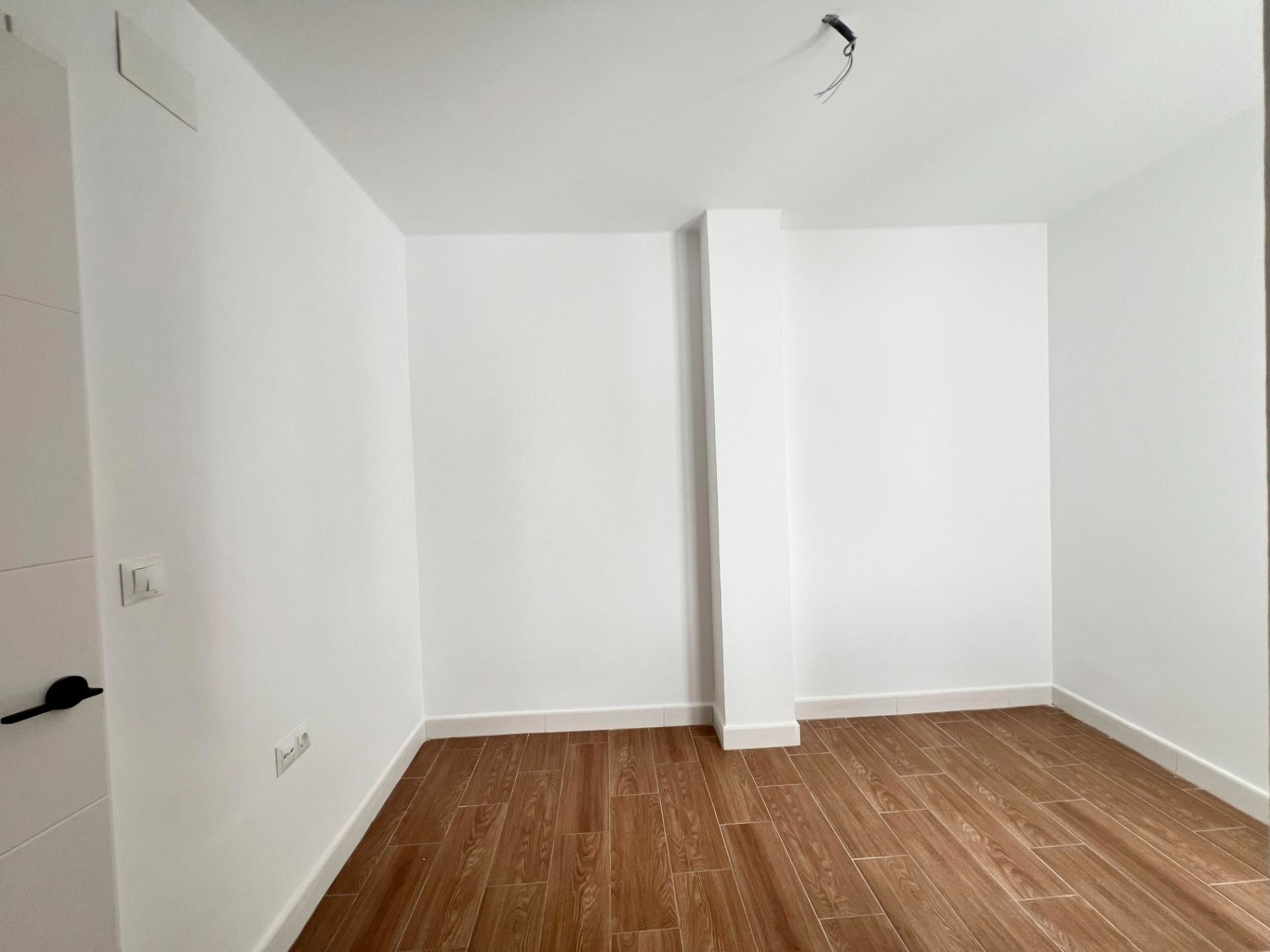 Flat for sale in  Granada Capital  with Parquet flooring