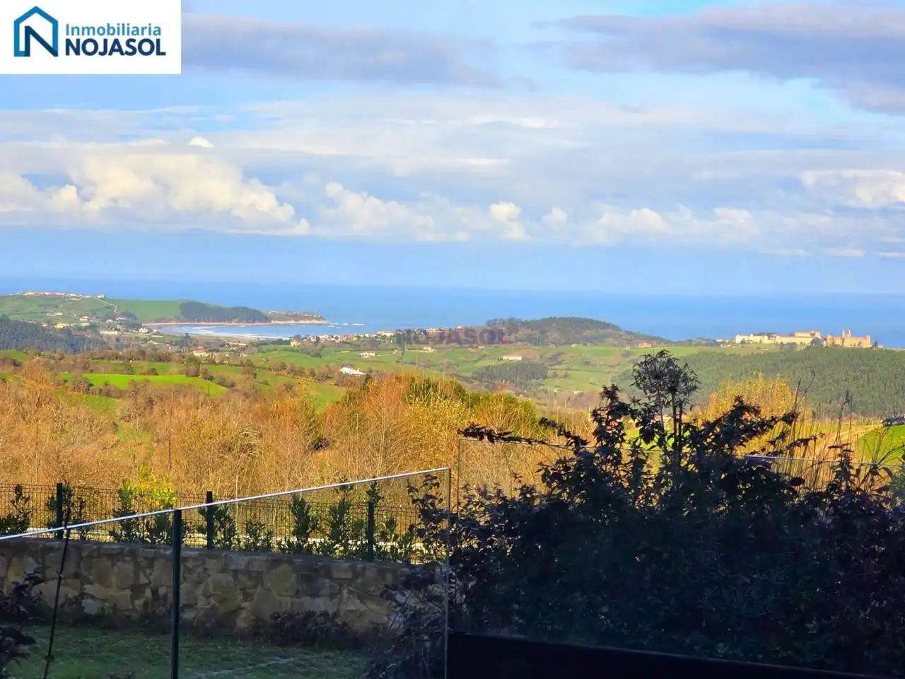 Vista exterior de Apartamento en venta en Comillas (Cantabria) con Calefacción, Terraza y Alarma