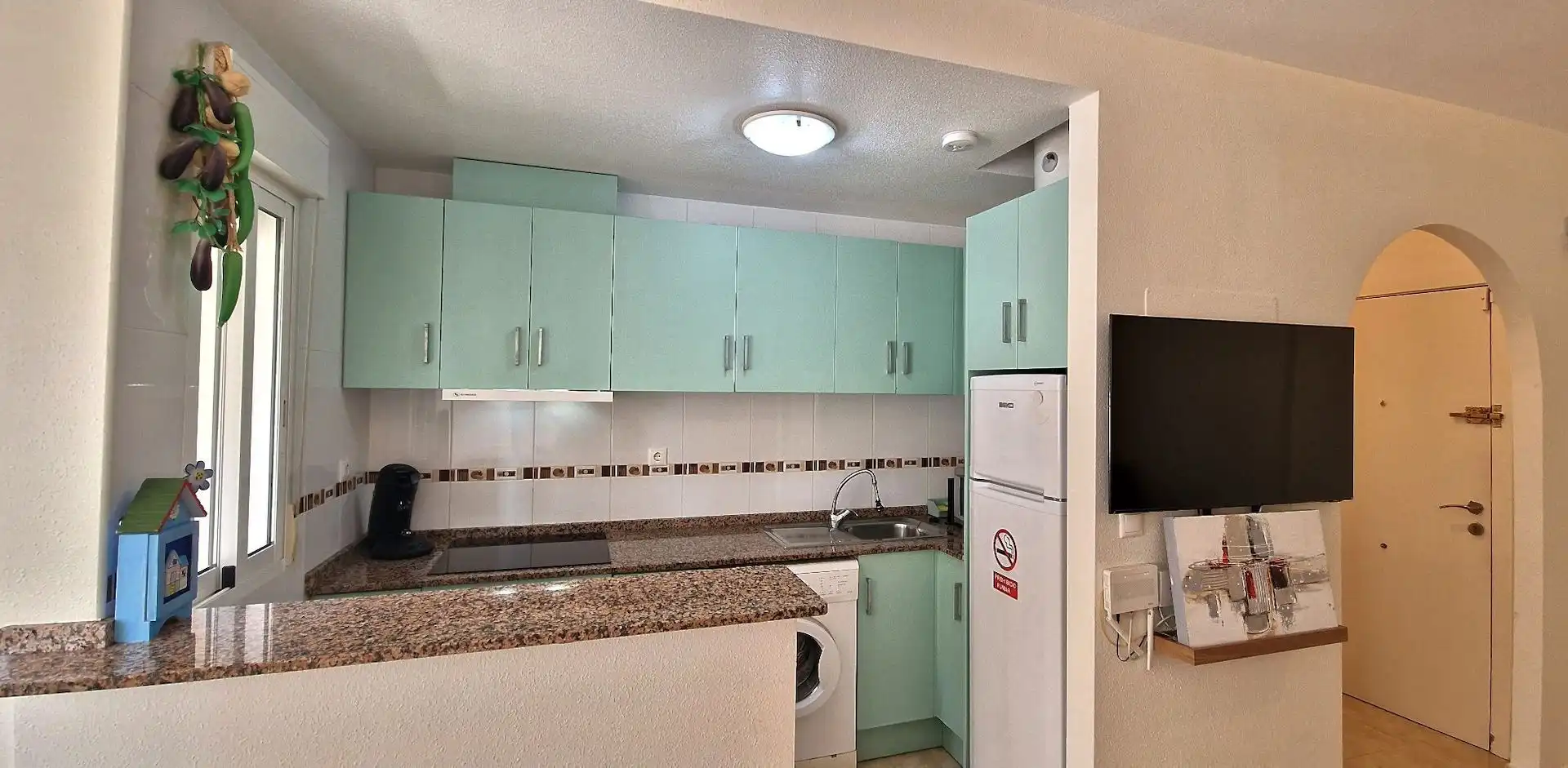 Cocina de Apartamento de alquiler en Torrevieja con Balcón y Internet