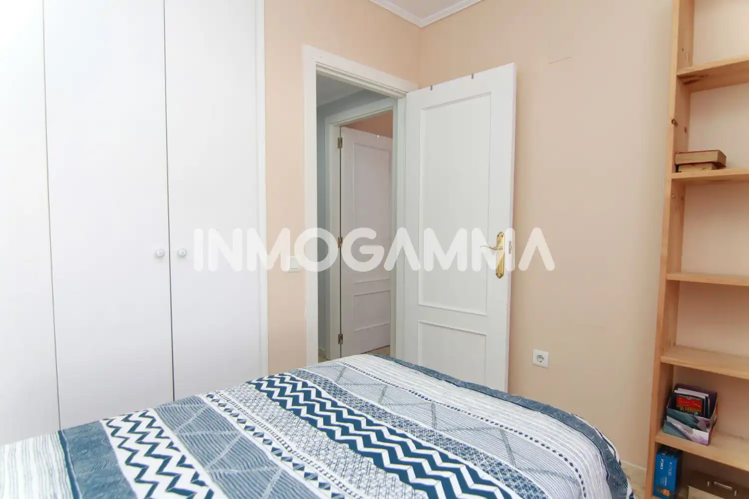 Schlafzimmer von Maisonette zum Verkauf in Cullera mit Klimaanlage, Abstellraum und Balkon