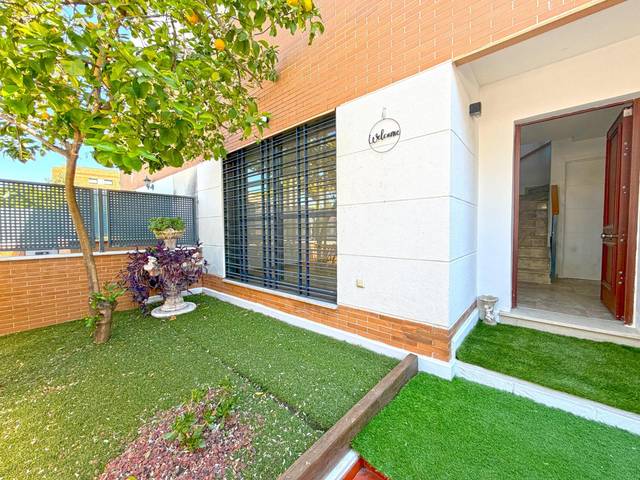 Casa adosada en Venta en Casco Antiguo
