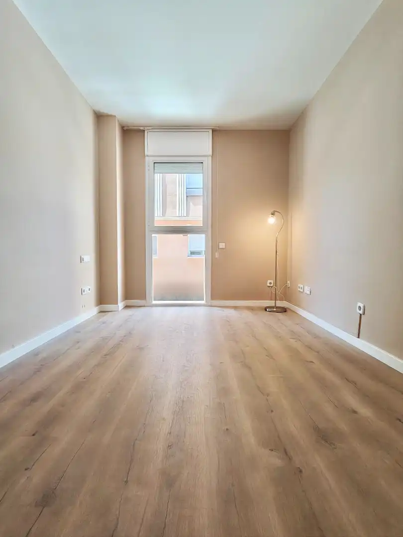 Dormitori de Apartament en venda en Terrassa amb Aire condicionat