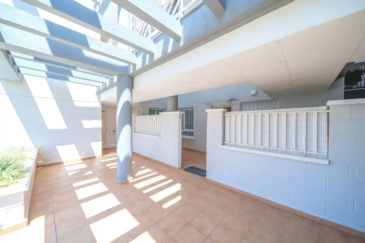 Erdgeschoss zum Verkauf in Dénia mit Klimaanlage, Heizung und Terrasse