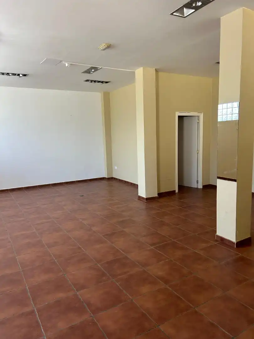 Local comercial de lloguer a Mar Adriatico, imagen 4