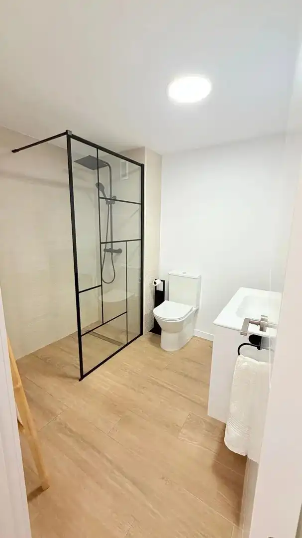 Baño de Ático en venta en Marbella con Aire acondicionado, Calefacción y Jardín privado