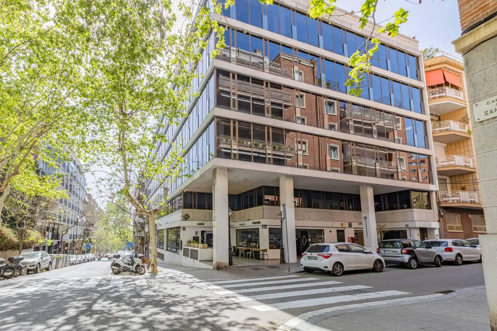 Außenansicht von Büro zur Miete in Barcelona mit Klimaanlage