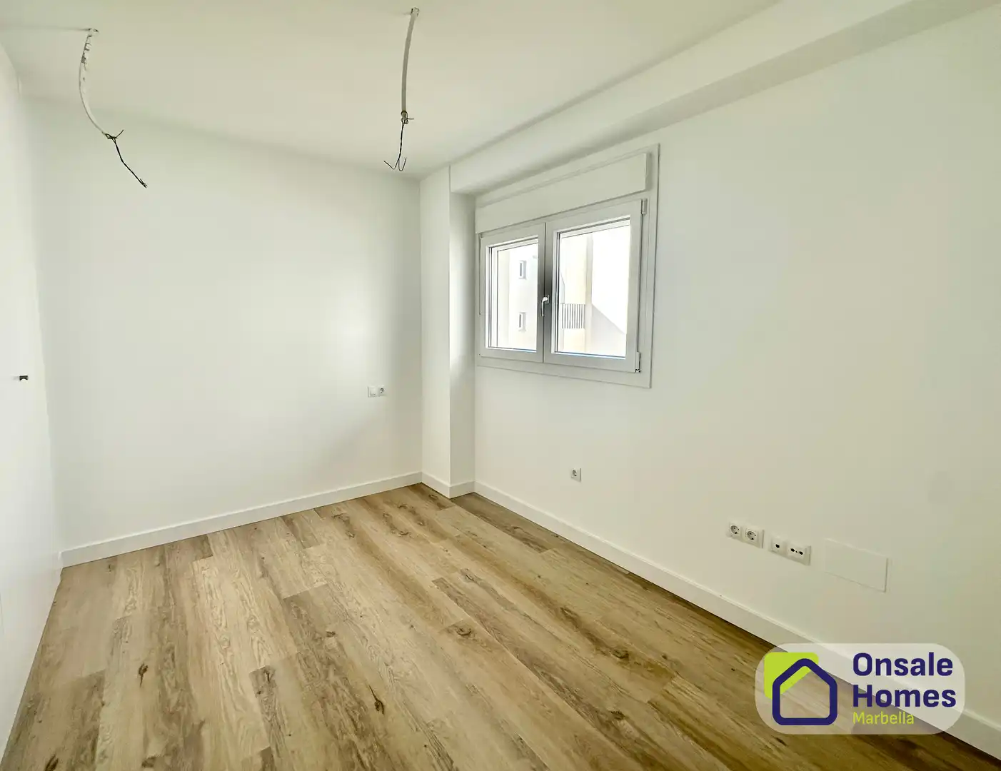 Schlafzimmer von Dachboden zur Miete in Marbella mit Klimaanlage, Terrasse und Abstellraum
