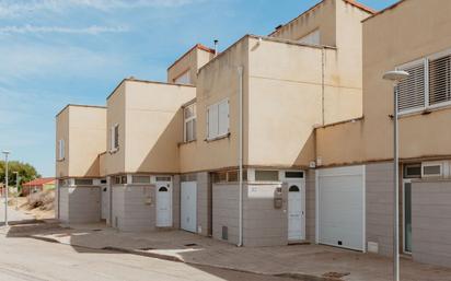 Vista exterior de Casa adosada en venda en Grañén amb Terrassa i Balcó