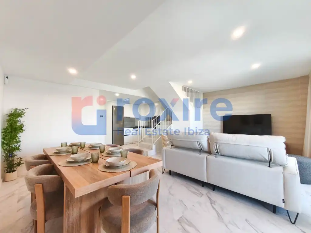Sala d'estar de Dúplex de lloguer en Eivissa amb Aire condicionat, Calefacció i Terrassa