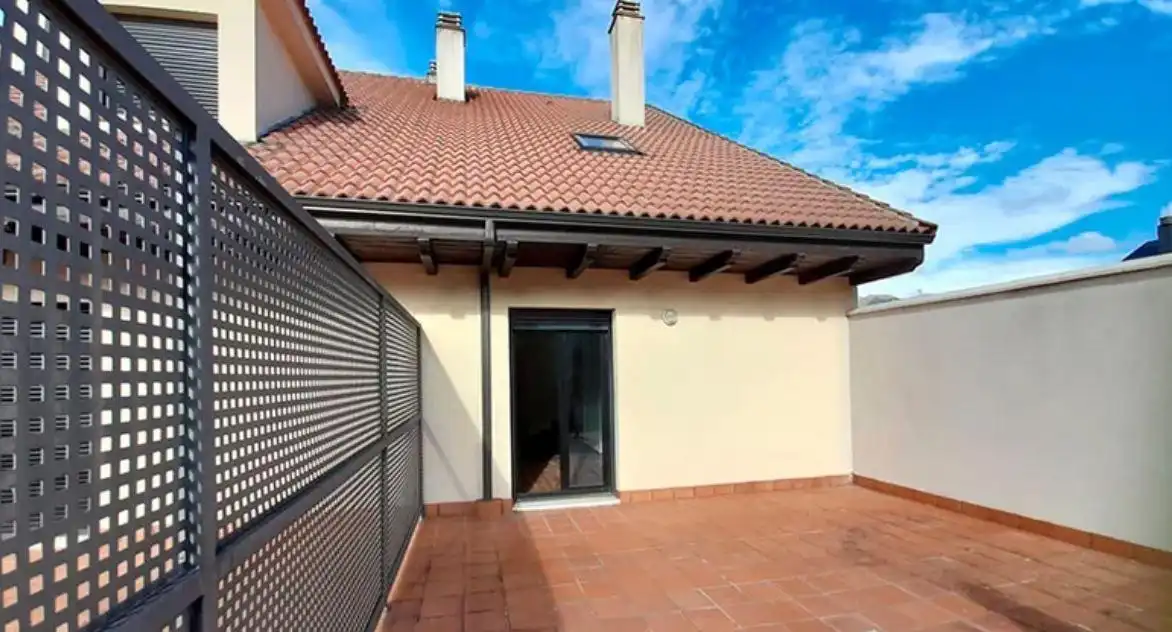 Terraza de Piso en venta en Puebla de Lillo con Calefacción y Trastero