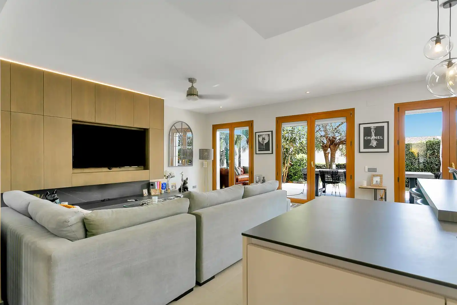 Wohnzimmer von Einfamilien-Reihenhaus zum Verkauf in Estepona mit Privatgarten, Terrasse und Möbliert