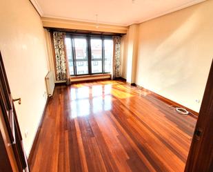 Vista exterior de Apartament de lloguer en Vigo  amb Calefacció, Parquet i Traster