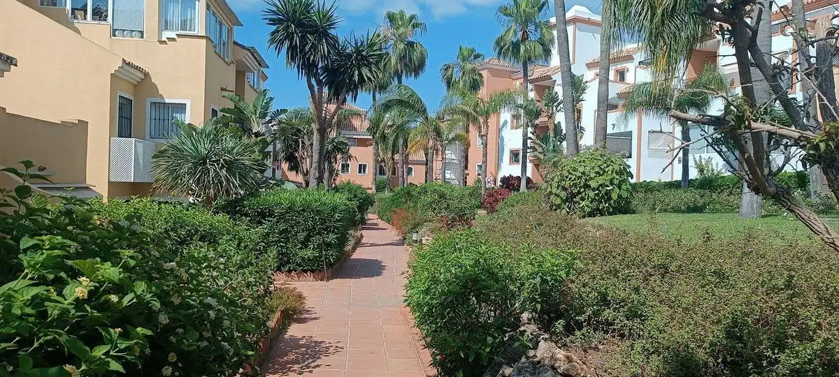 Vista exterior de Ático en venta en Marbella con Aire acondicionado, Calefacción y Terraza