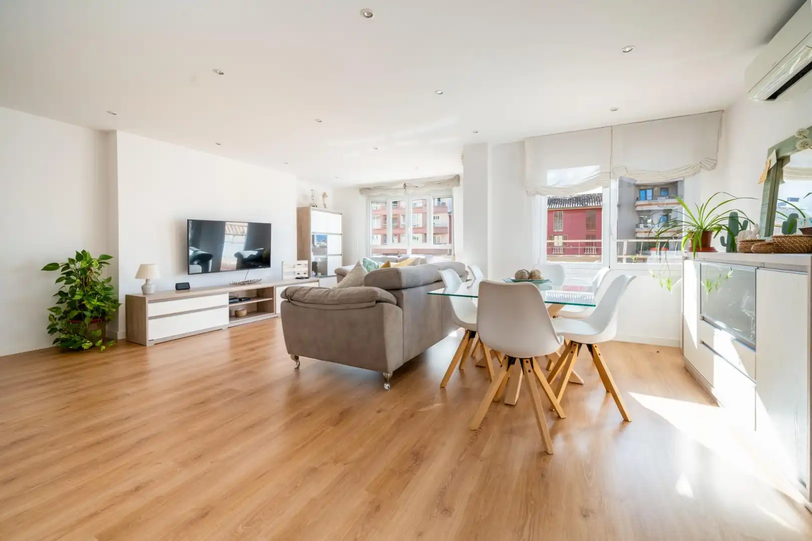 Living room of Flat for sale in  Palma de Mallorca  with Air Conditioner, Heating and Parquet flooring