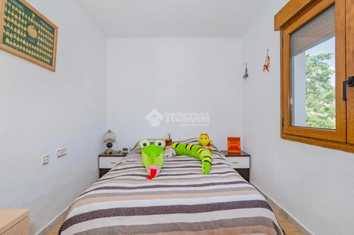 Dormitori de Casa adosada en venda en La Zubia amb Terrassa i Piscina comunitària