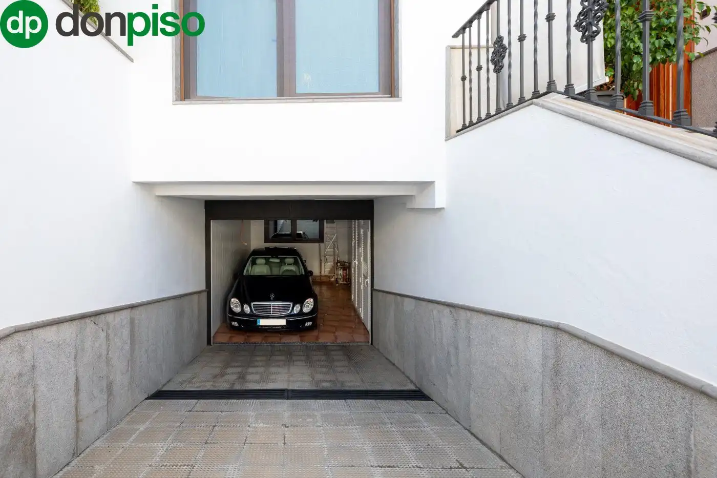 Parking of Houses for sale in Granada  with Air Conditioner, Heating and Terrace