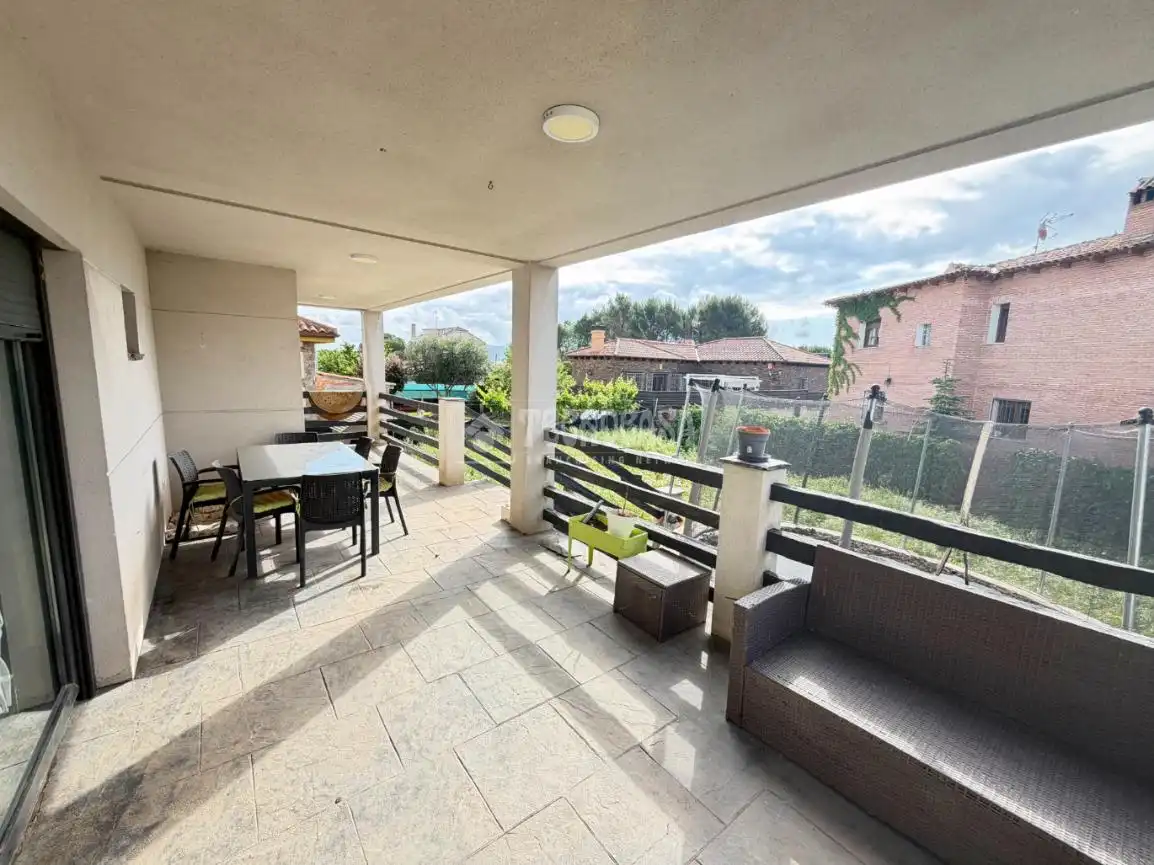 Terraza de Casa o chalet en venta en Serracines con Calefacción y Jardín privado