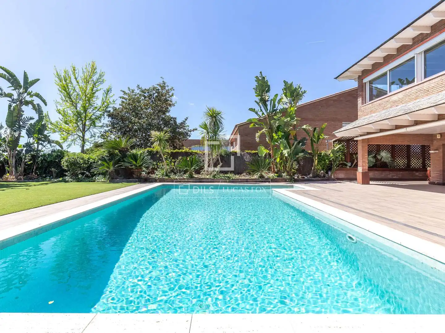 Piscina de Casa o xalet en venda en Sant Just Desvern amb Aire condicionat, Calefacció i Jardí privat