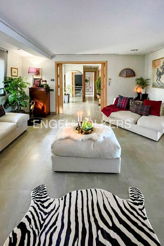 Sala d'estar de Casa o xalet en venda en La Pobla de Vallbona amb Aire condicionat, Calefacció i Jardí privat