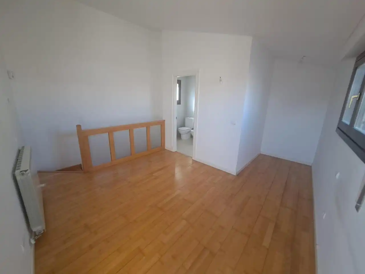 Habitación de Dúplex de alquiler en Zaragoza con Aire acondicionado, Calefacción y Parquet