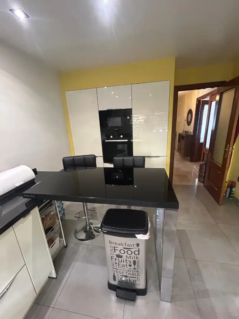 Küche von Einfamilien-Reihenhaus zum Verkauf in Torremolinos mit Klimaanlage, Privatgarten und Terrasse