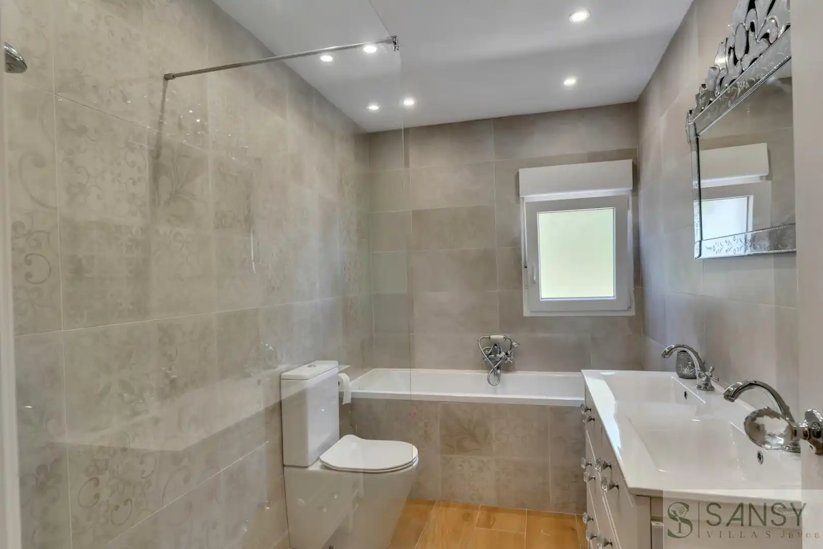 Bathroom of Houses for sale in Jávea / Xàbia  with Air Conditioner, Heating and Storage room