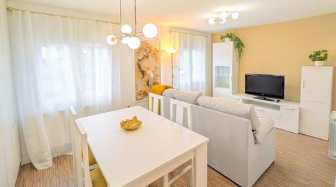 Foto 3 de Piso de alquiler en Alisal - San Román, Santander