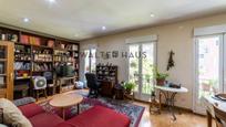 Living room of Flat for sale in  Madrid Capital  with Heating, Oven and Community pool