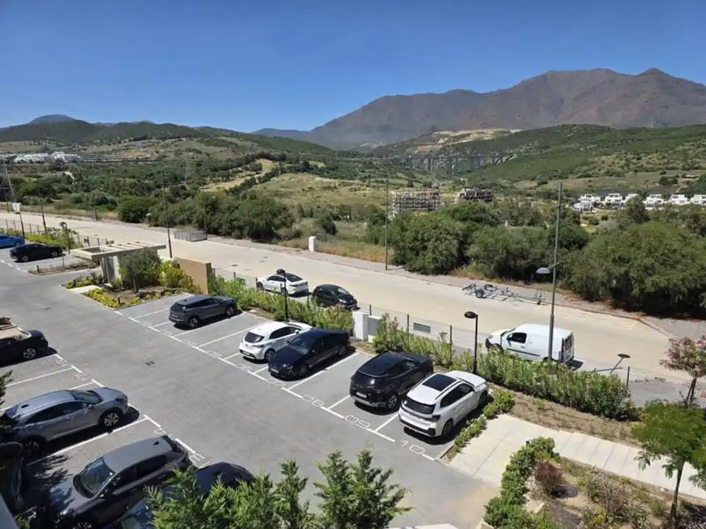 Aparcament de Apartament de lloguer en Estepona amb Aire condicionat, Terrassa i Piscina