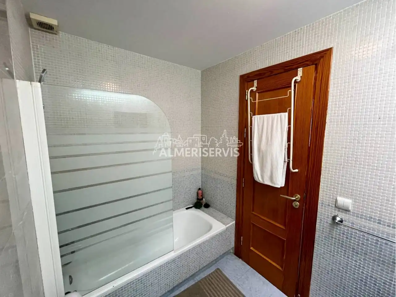 Baño de Casa adosada en venta en El Ejido con Aire acondicionado, Terraza y Amueblado