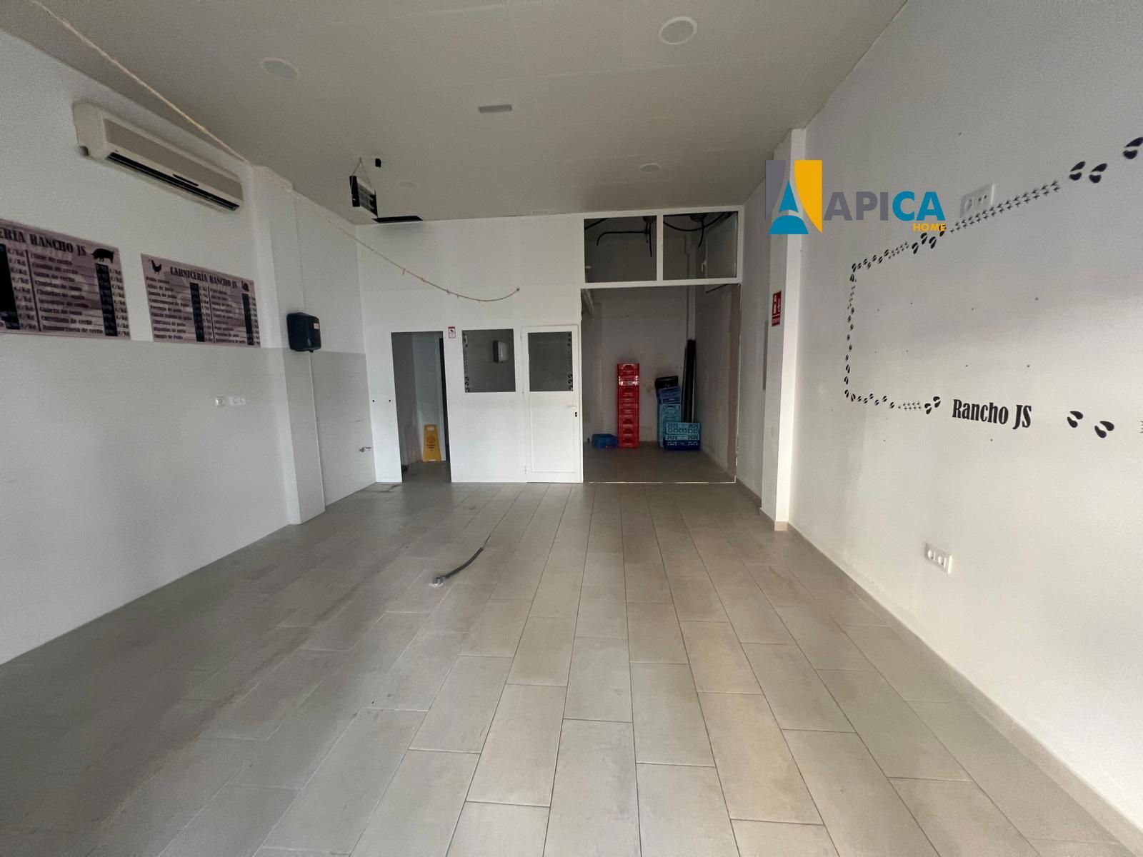 Premises for sale in San Fernando  with Air Conditioner