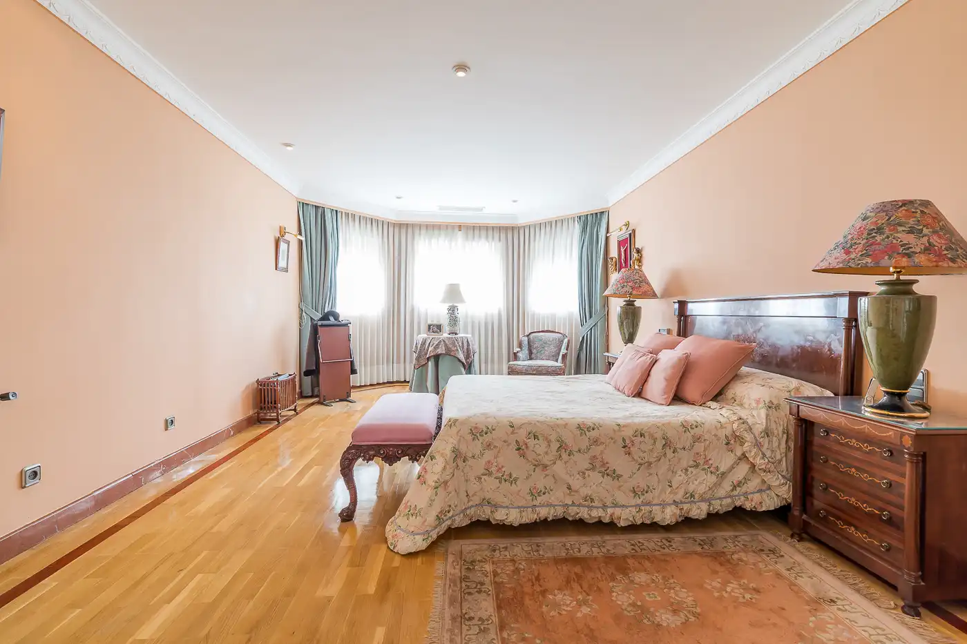 Dormitori de Casa o xalet en venda en Pozuelo de Alarcón amb Aire condicionat, Jardí privat i Parquet