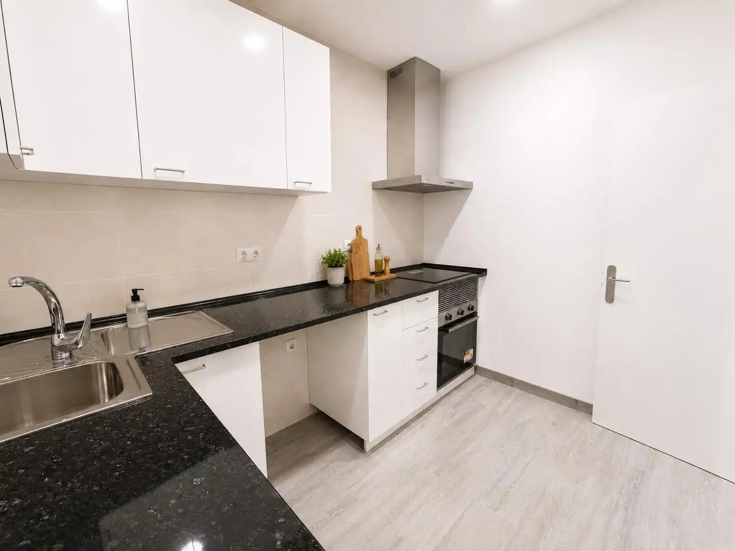 Cuina de Pis en venda en Barcelona amb Terrassa i Balcó