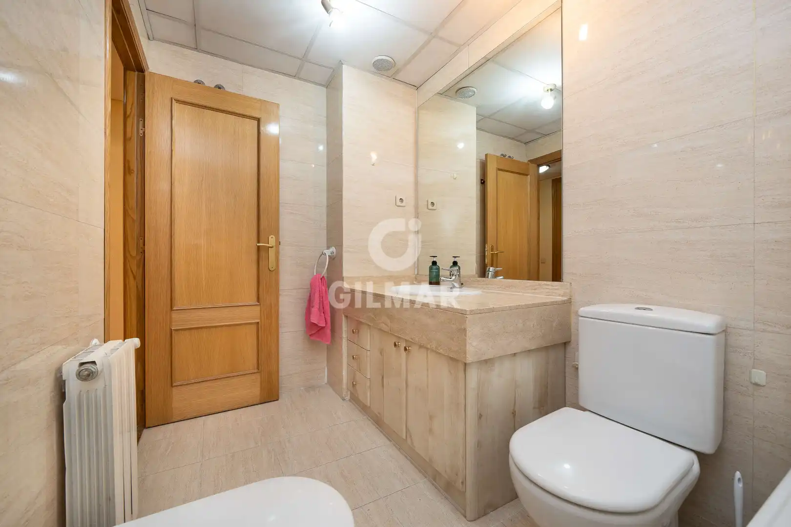 Baño de Piso en venta en Madrid con Calefacción, Jardín privado y Trastero