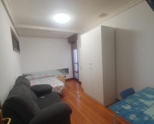 Bedroom of Flat to share in Burgos Capital  with Heating