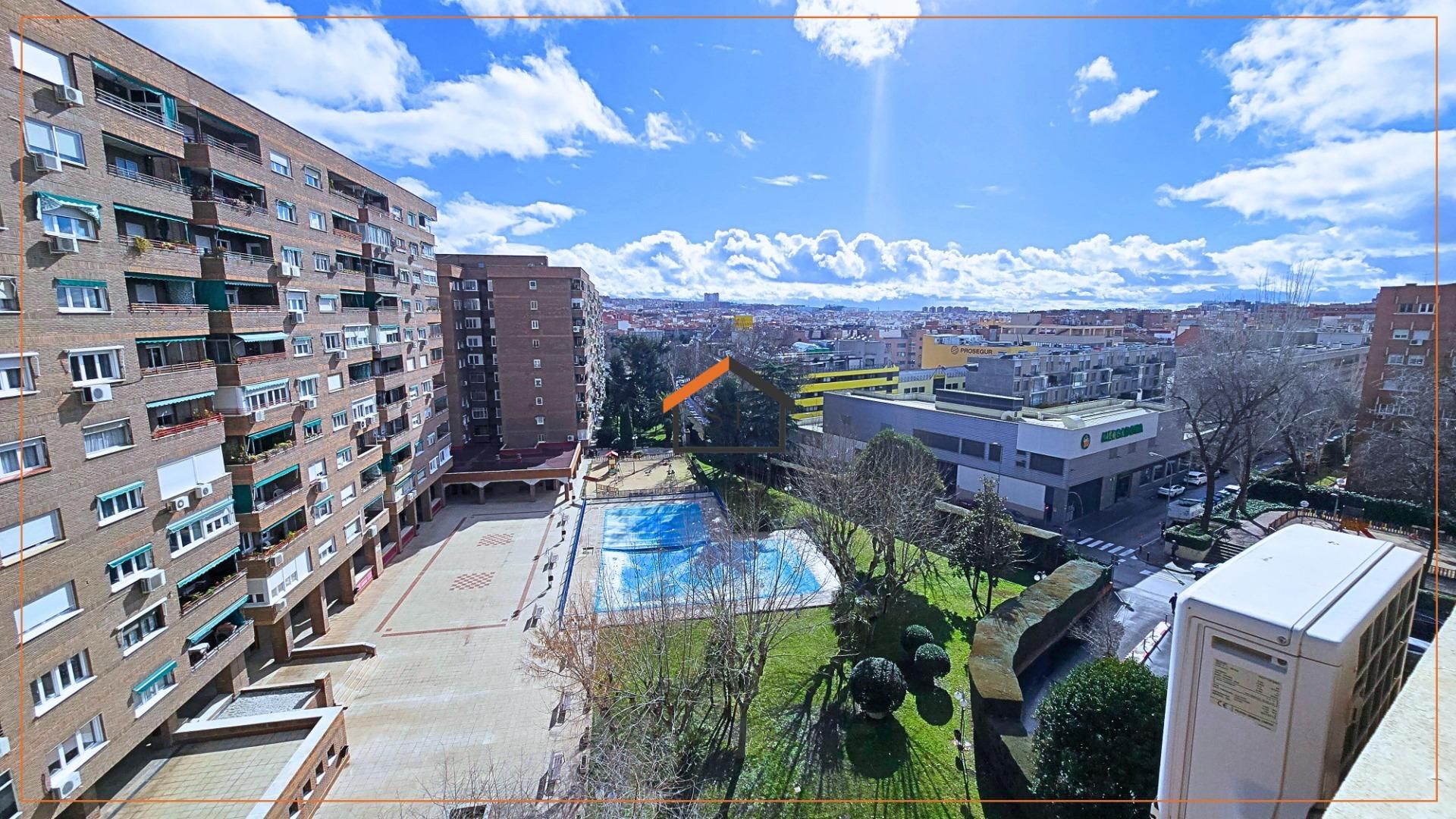 Exterior view of Flat for sale in  Madrid Capital  with Air Conditioner, Parquet flooring and Terrace