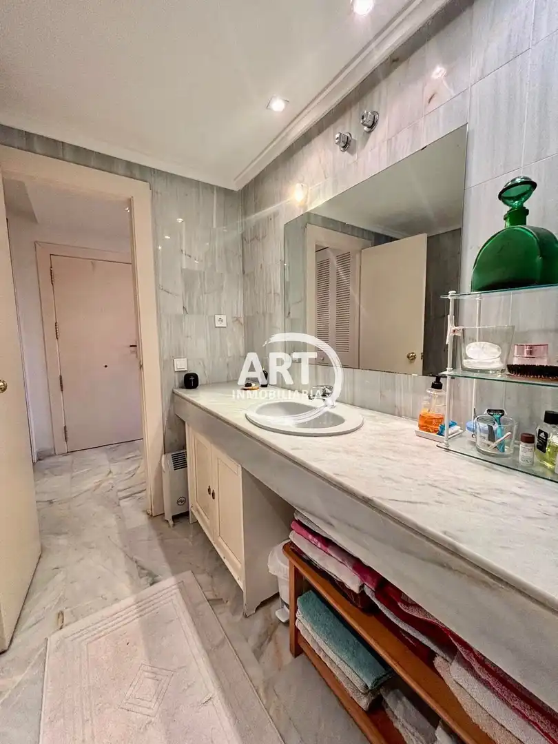 Baño de Estudio en venta en Benidorm con Aire acondicionado, Calefacción y Terraza