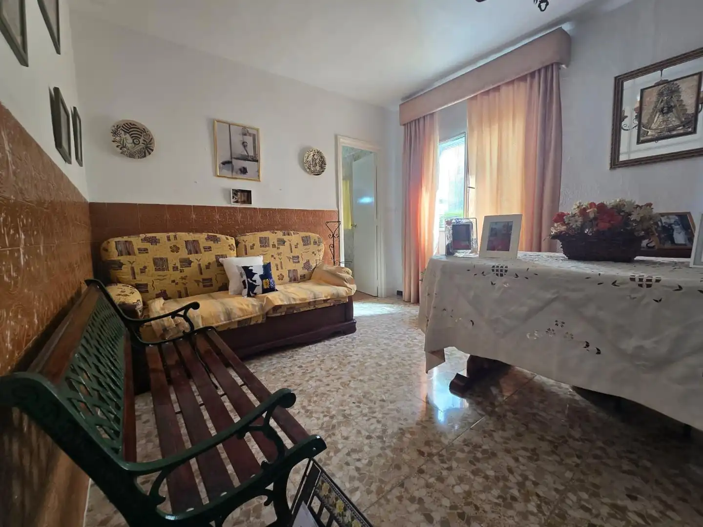 Sala de estar de Casa adosada en venta en Bormujos con Terraza, Trastero y Balcón