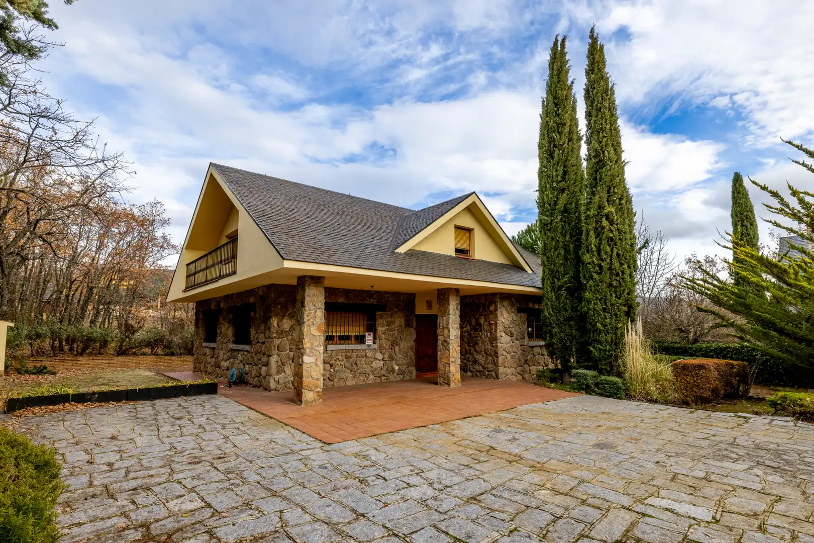 Vista exterior de Casa o chalet en venta en Navacerrada con Calefacción, Jardín privado y Terraza