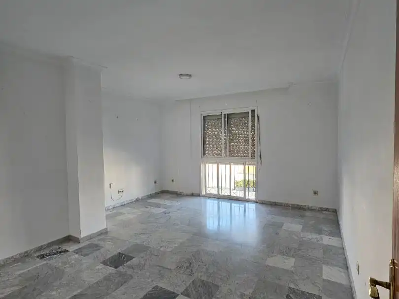 Flat for rent in Sevilla  with Air Conditioner and Community pool