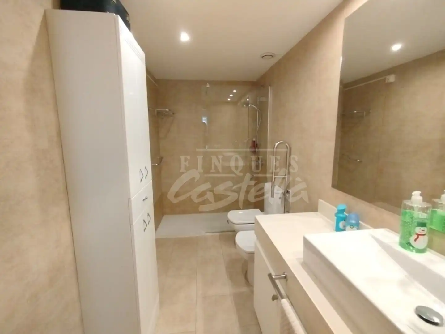 Baño de Piso en venta en Mataró con Aire acondicionado, Calefacción y Terraza