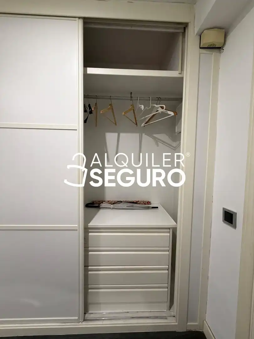 Dormitori de Pis de lloguer en Madrid amb Calefacció