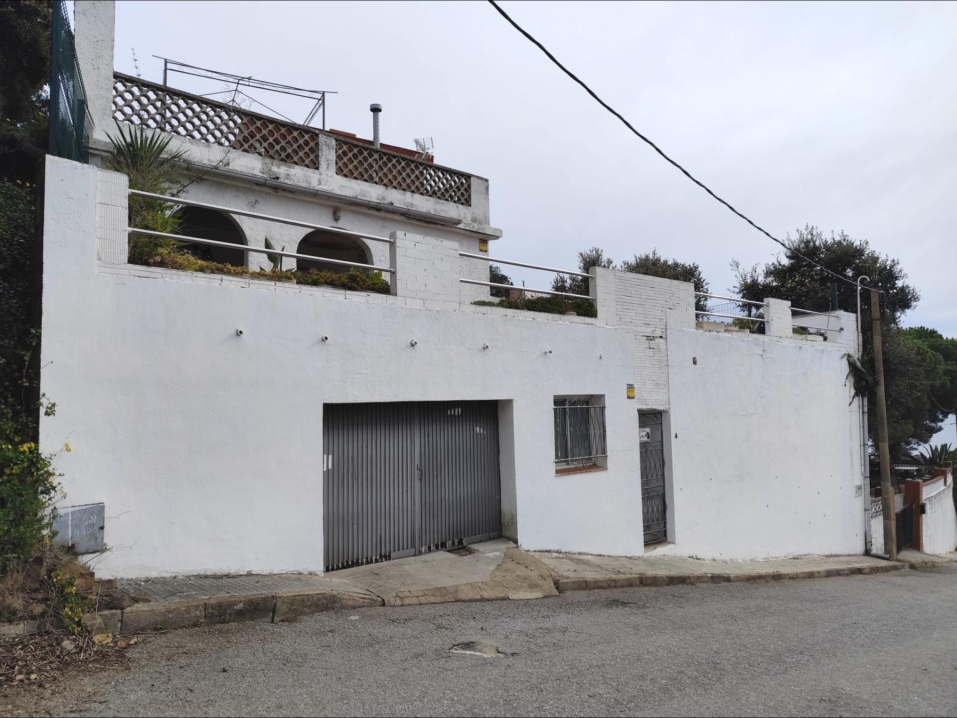 Vista exterior de Casa o xalet en venda en Pineda de Mar amb Calefacció, Jardí privat i Terrassa