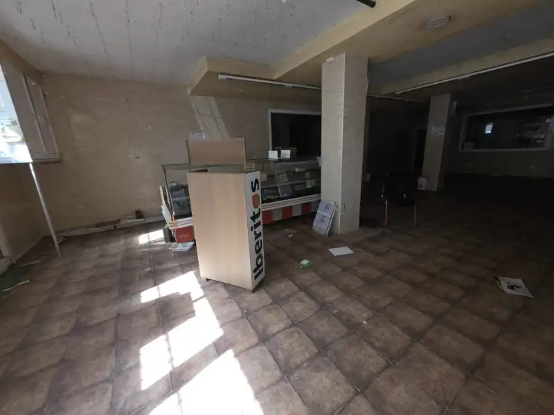 Local en venta en Baños de Montemayor