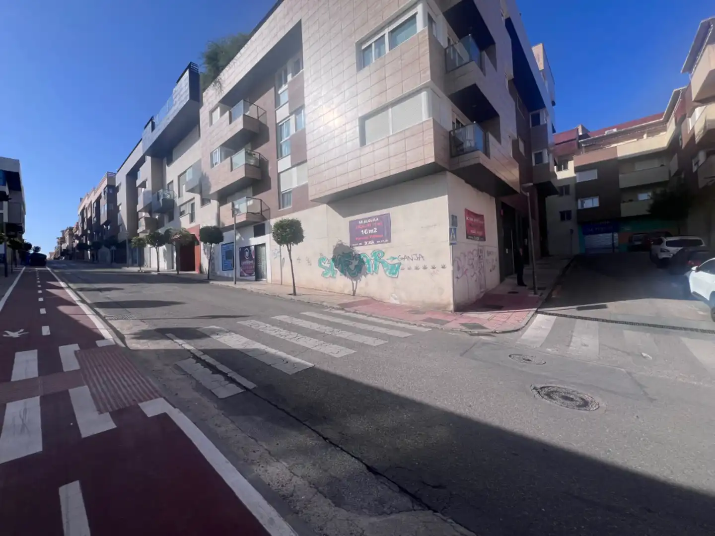 Vista exterior de Local en venta en Jaén