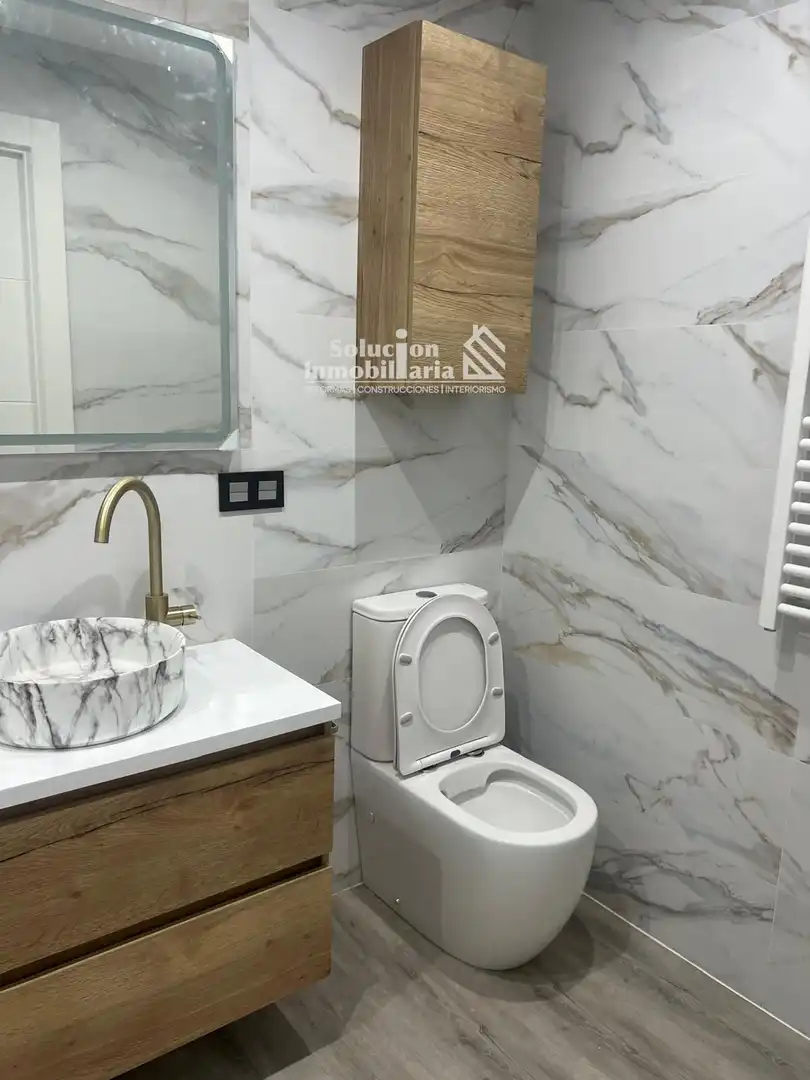 Baño de Apartamento en venta en Salamanca con Aire acondicionado, Calefacción y Trastero